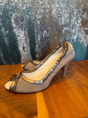 Tod’s Minimalist Quiet Luxury Canvas Leather Peep Toe Heels Beige Brown (GUC)